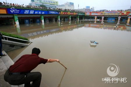 山东全省9县市降大暴雨32人死亡10人失踪(组图)