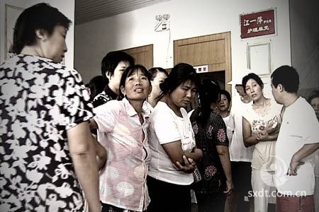遭后母殴打女童病情恶化公安局尚未立案(图)