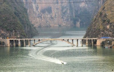 重庆小三峡龙门大桥成功爆破(组图)