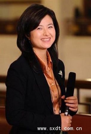 央视主持曲向东发声明称与张泉灵是同行非夫妻